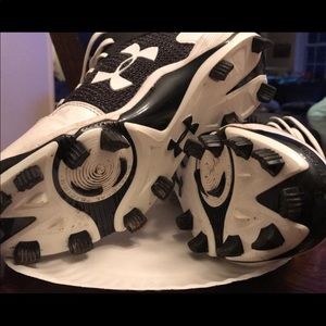 Boys Size 6.5 Baseball Cleats